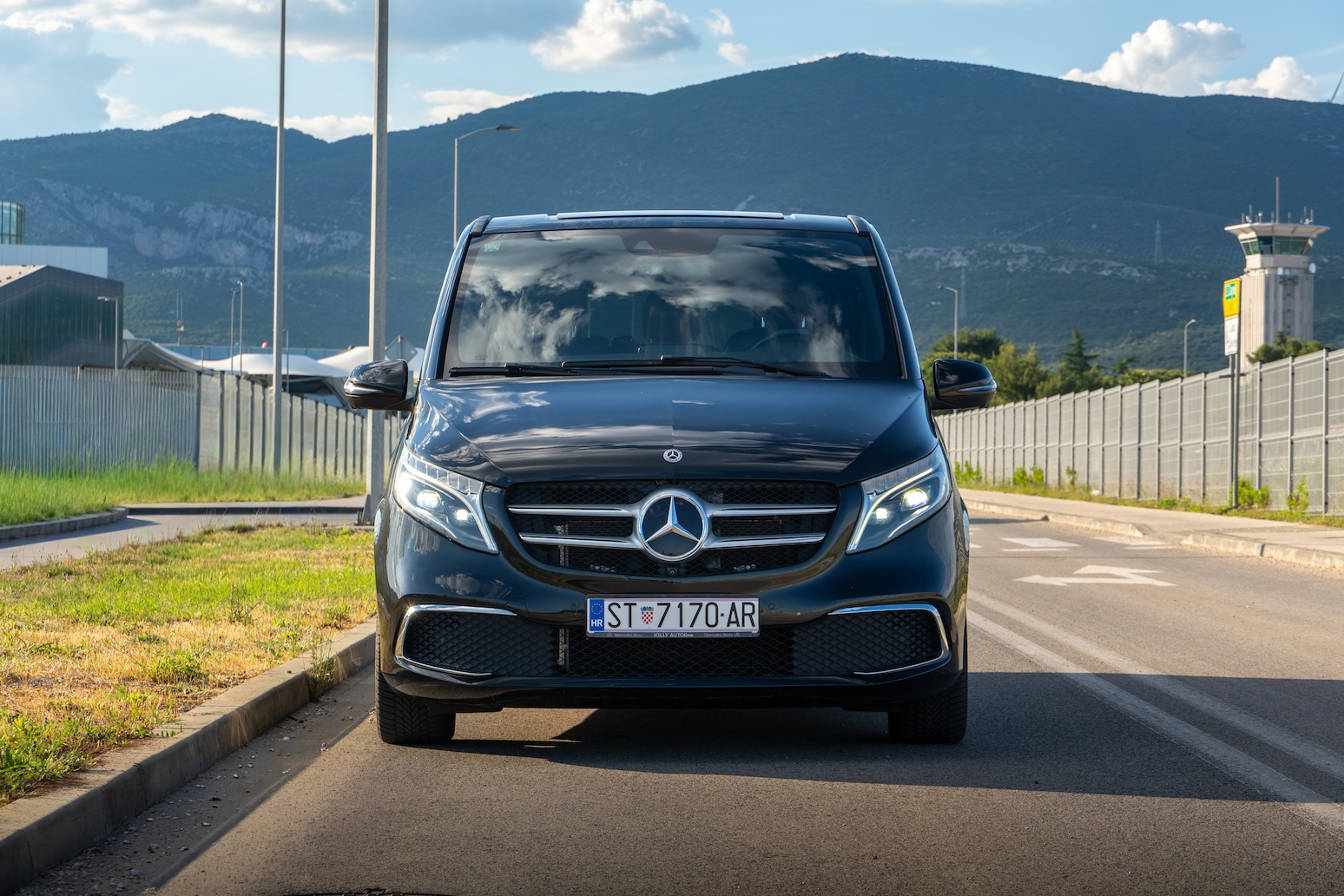 Mercedes V-Class V250d — prednji izgled